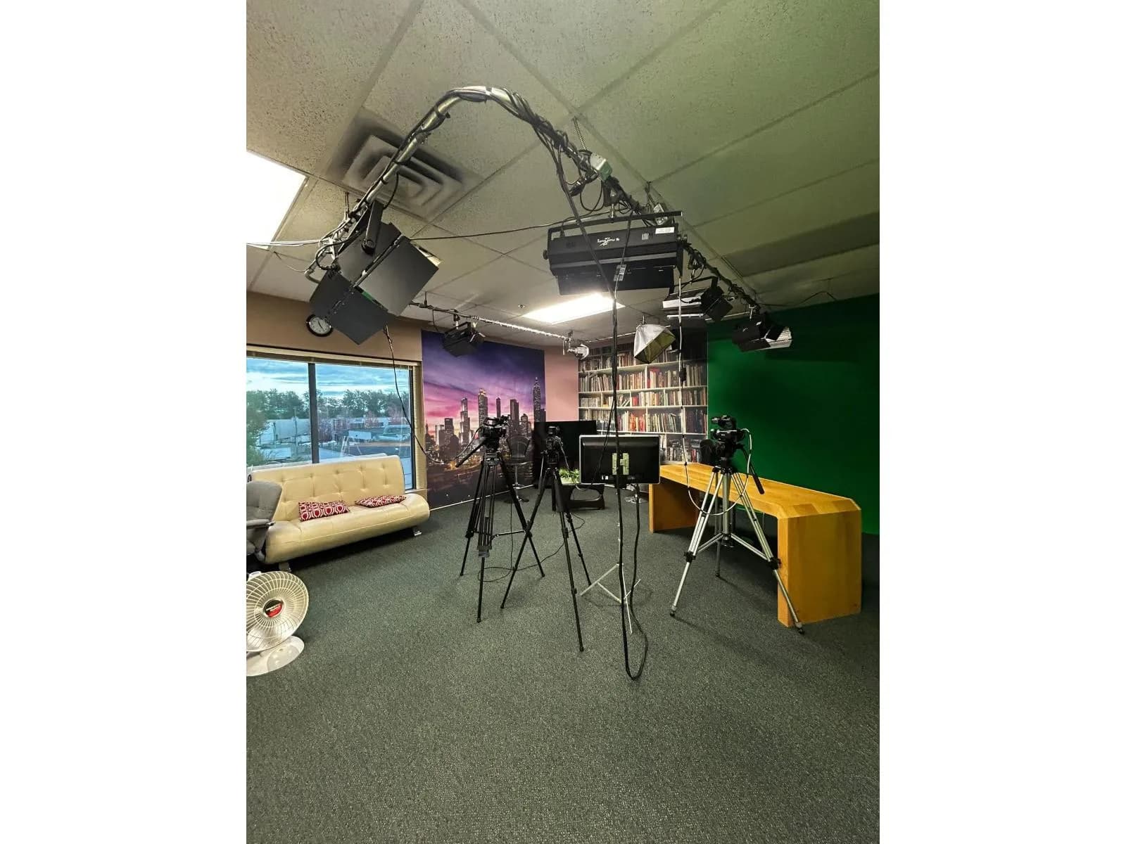 Office for sale — Surrey, BC — photo 1 of 5